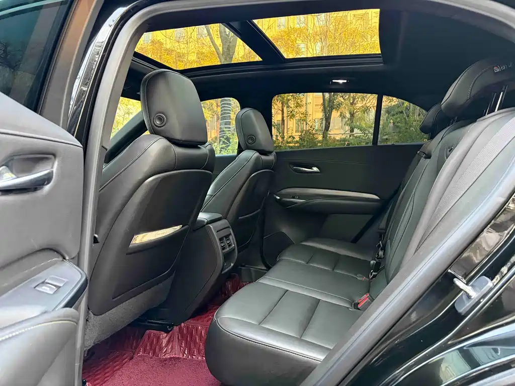 Cadillac XT4 — фото 8