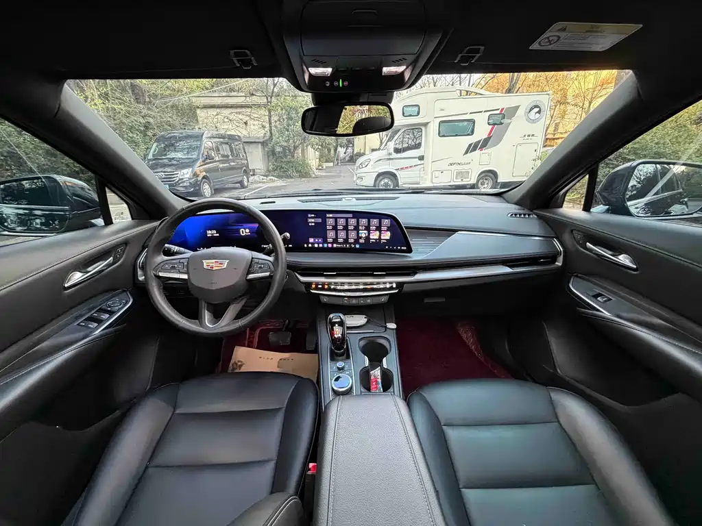 Cadillac XT4 — фото 9