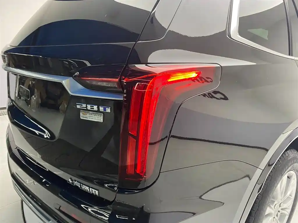 Cadillac XT6 — фото 11
