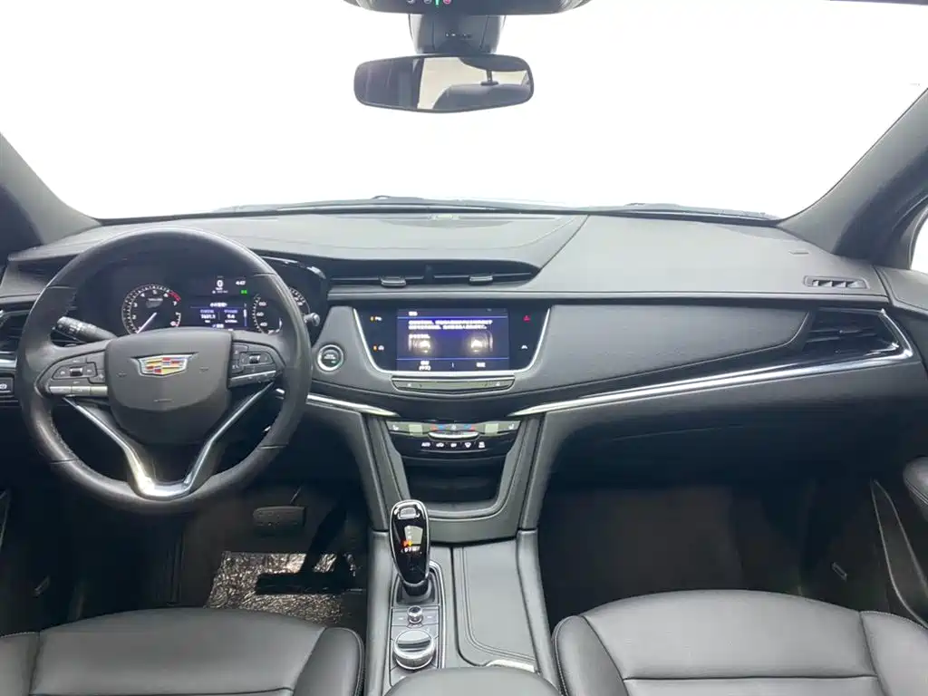 Cadillac XT6 — фото 14