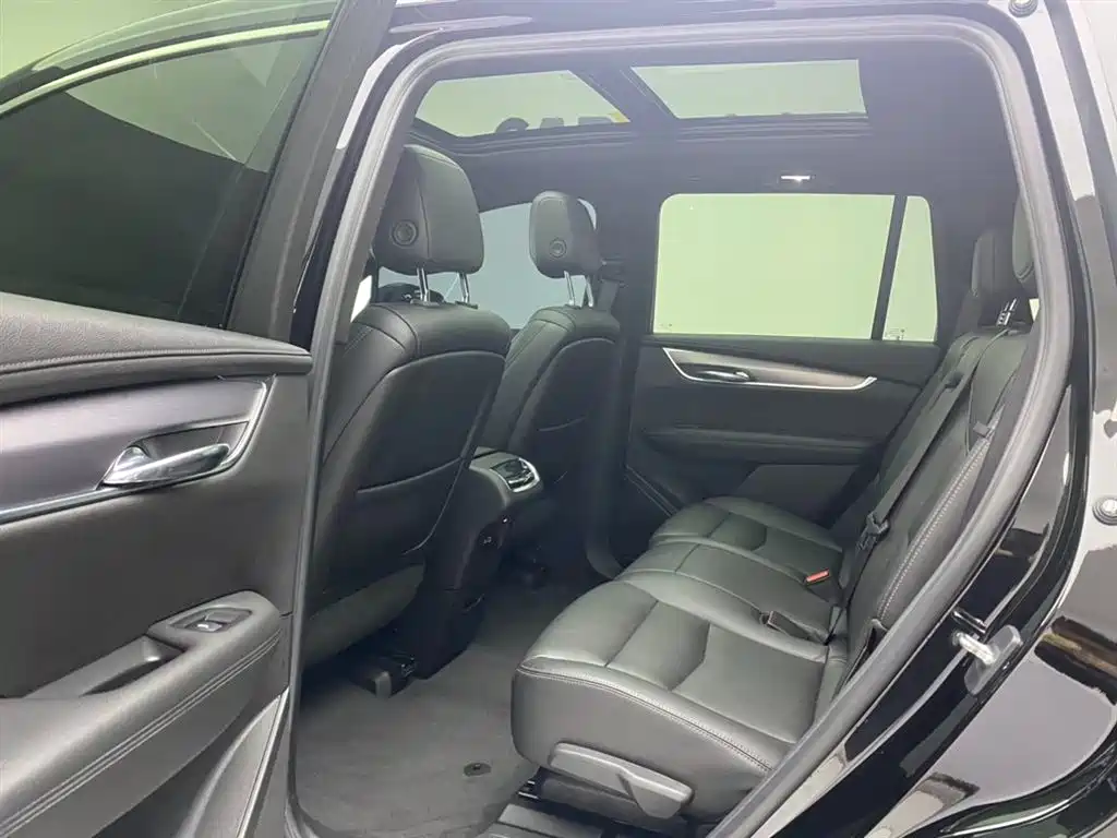 Cadillac XT6 — фото 20