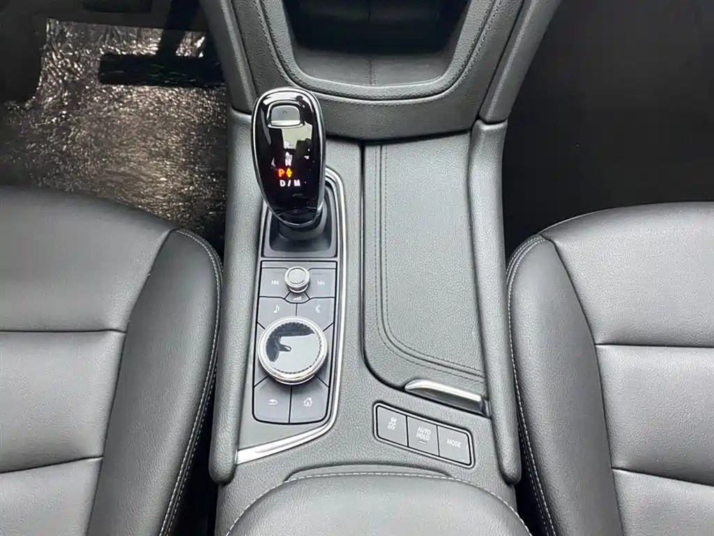 Cadillac XT6 — фото 21