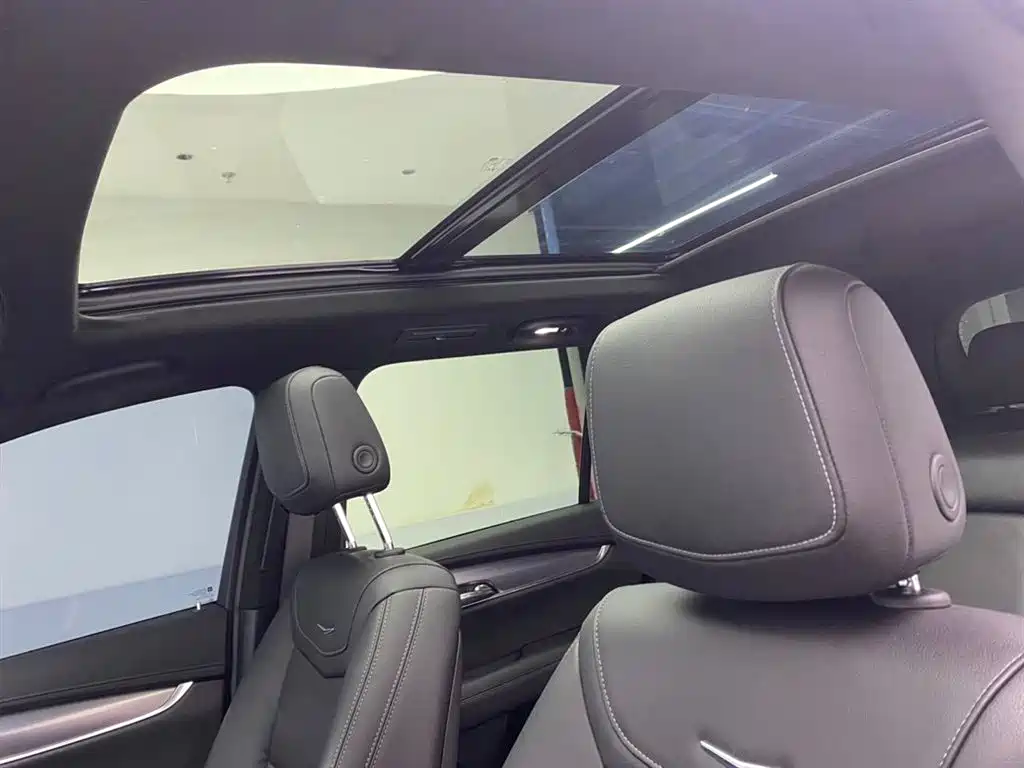 Cadillac XT6 — фото 24