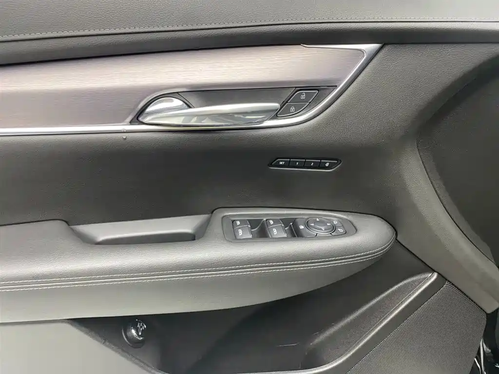 Cadillac XT6 — фото 27