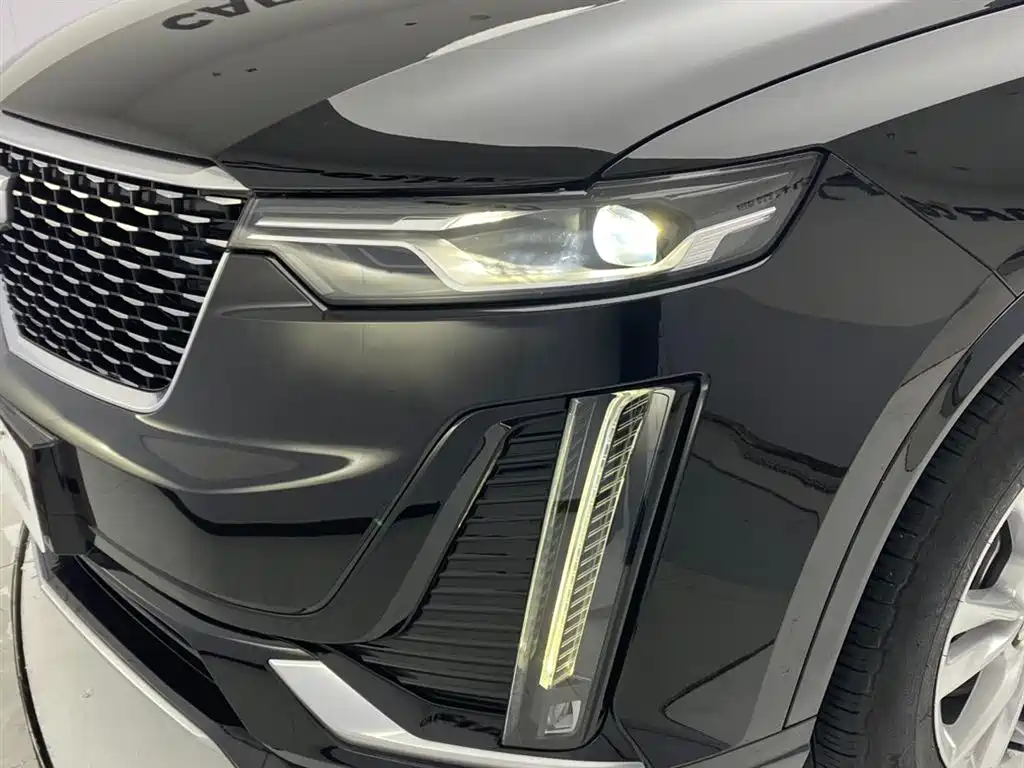 Cadillac XT6 — фото 10