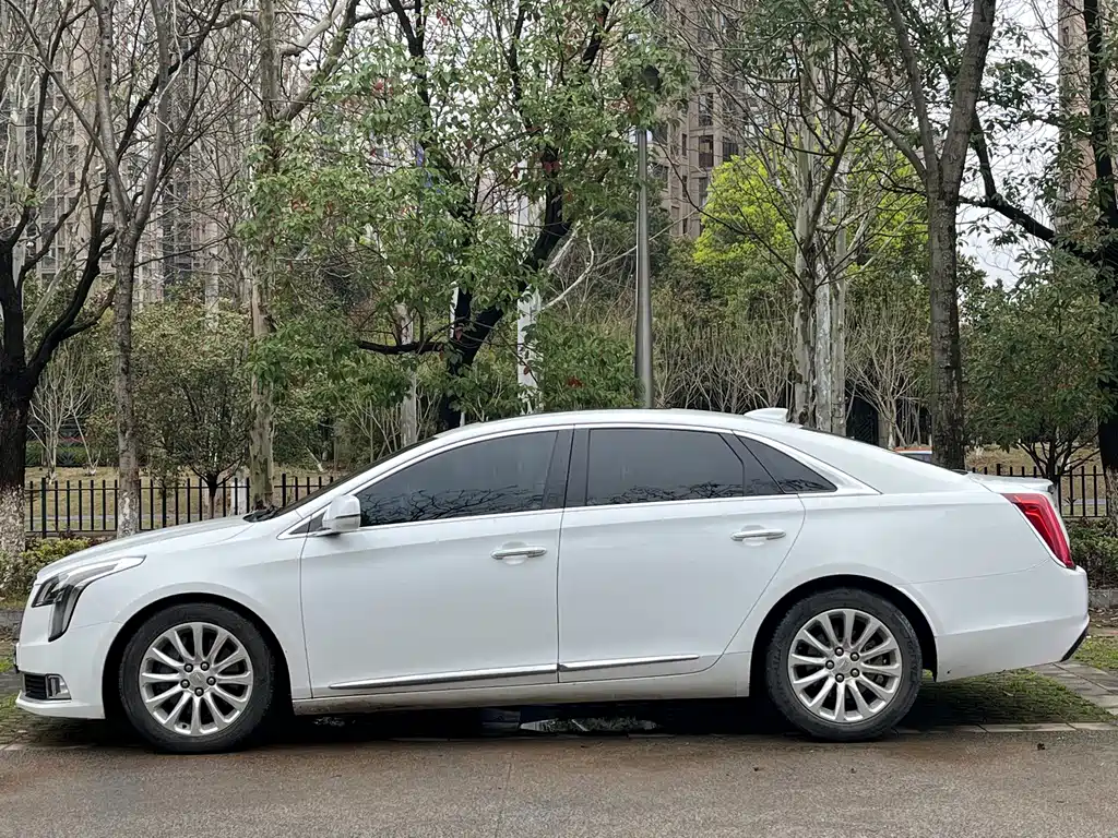 Cadillac XTS — фото 4