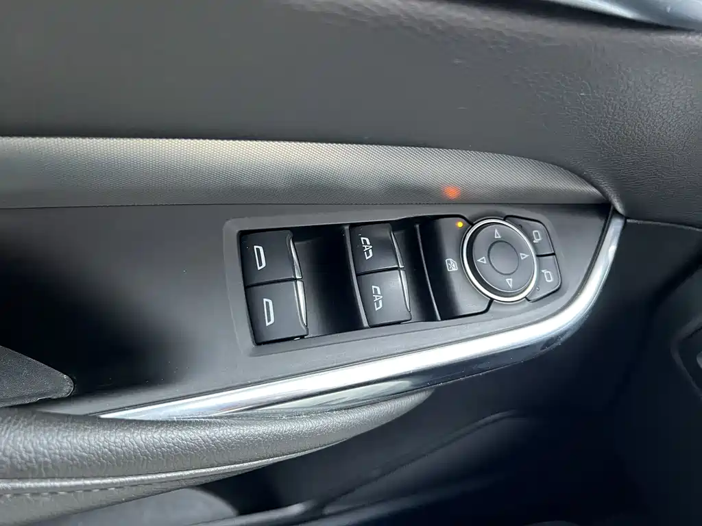 Cadillac XT4 — фото 15