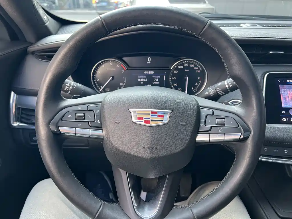 Cadillac XT4 — фото 16