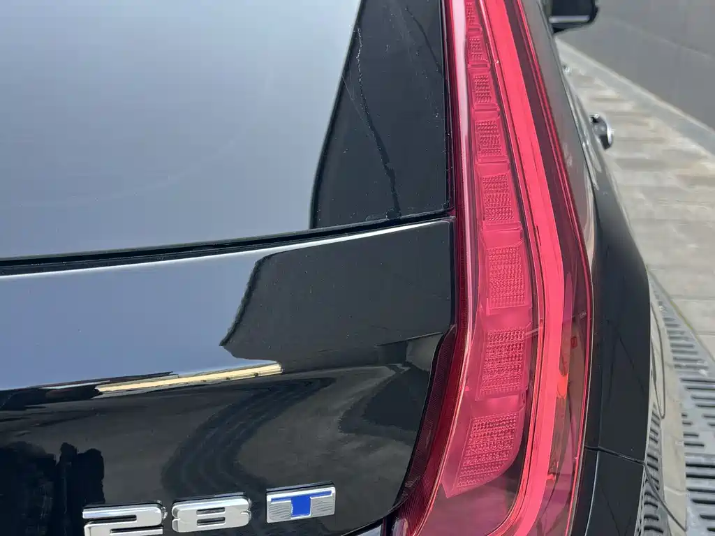 Cadillac XT4 — фото 17