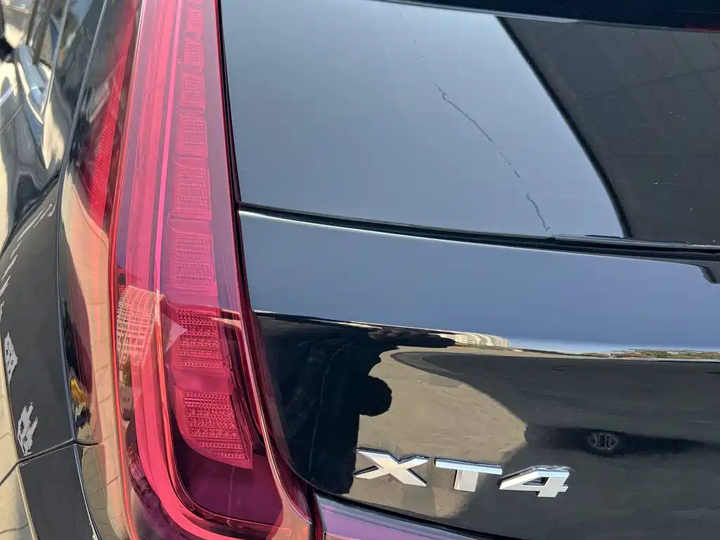 Cadillac XT4 — фото 18