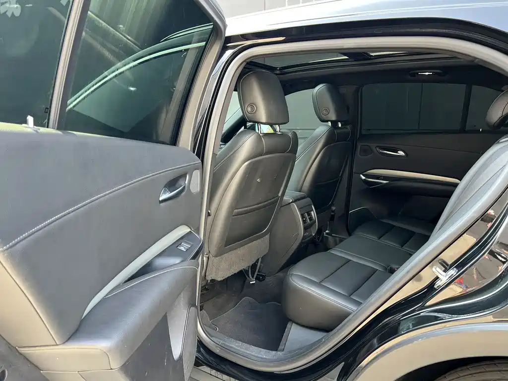 Cadillac XT4 — фото 19