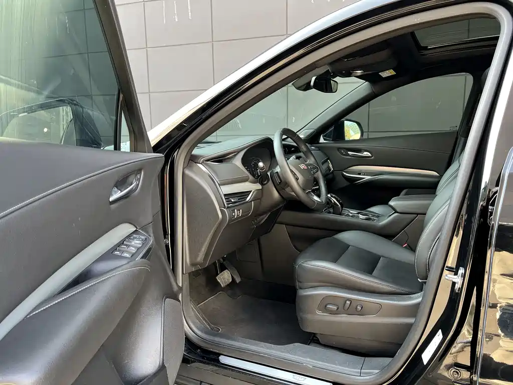 Cadillac XT4 — фото 23