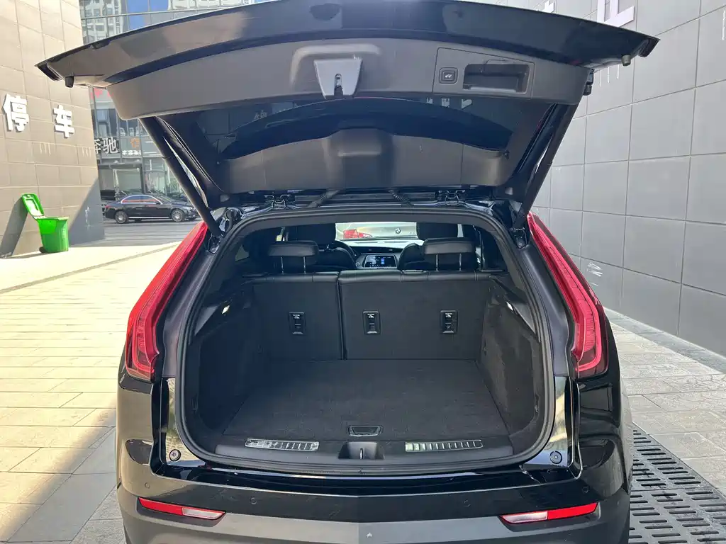 Cadillac XT4 — фото 25