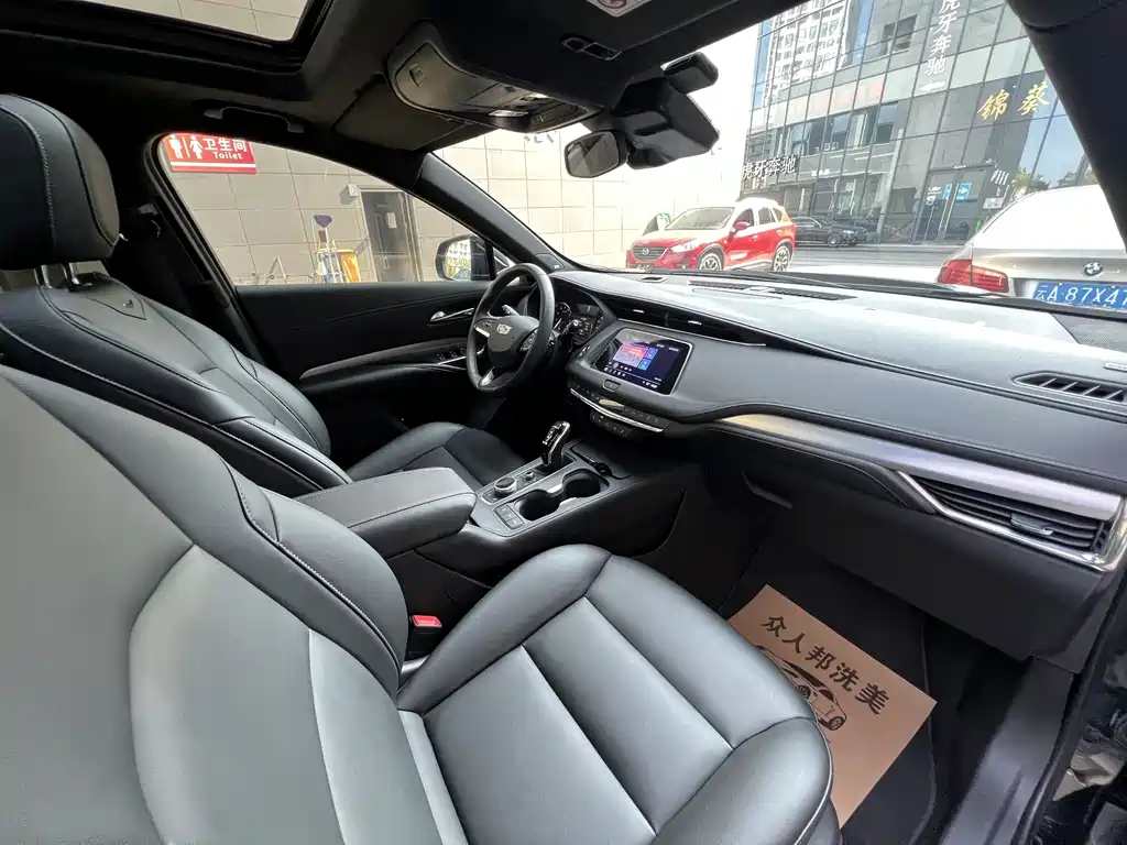 Cadillac XT4 — фото 28