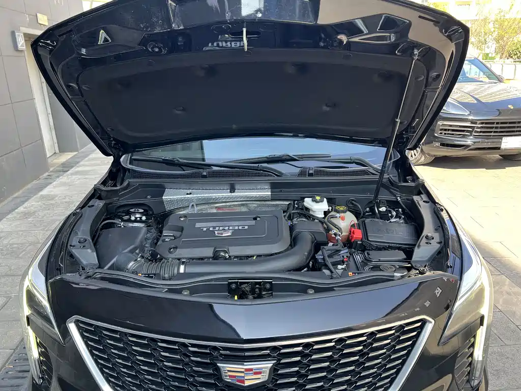 Cadillac XT4 — фото 35
