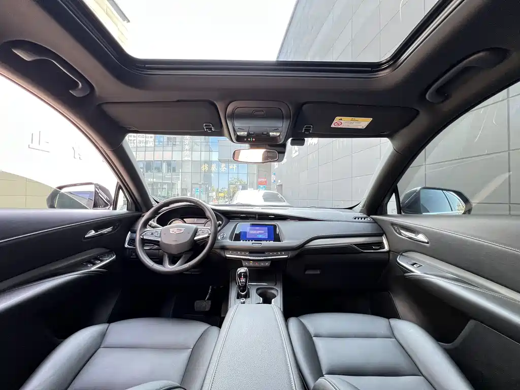 Cadillac XT4 — фото 6