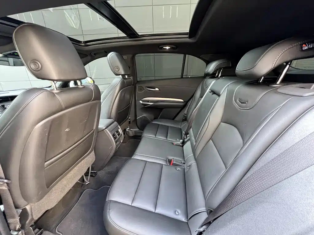 Cadillac XT4 — фото 7