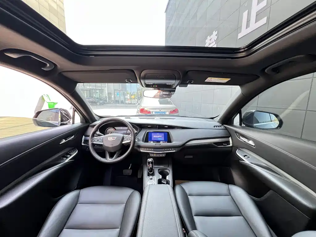 Cadillac XT4 — фото 10