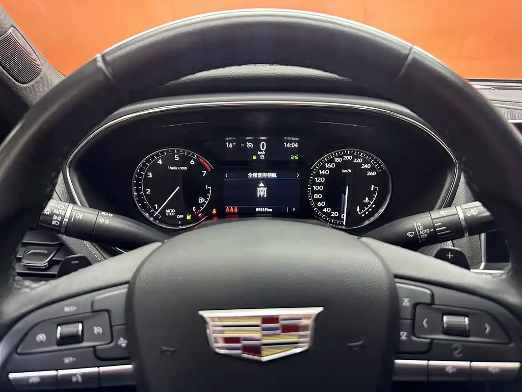 Cadillac CT5 — фото 9
