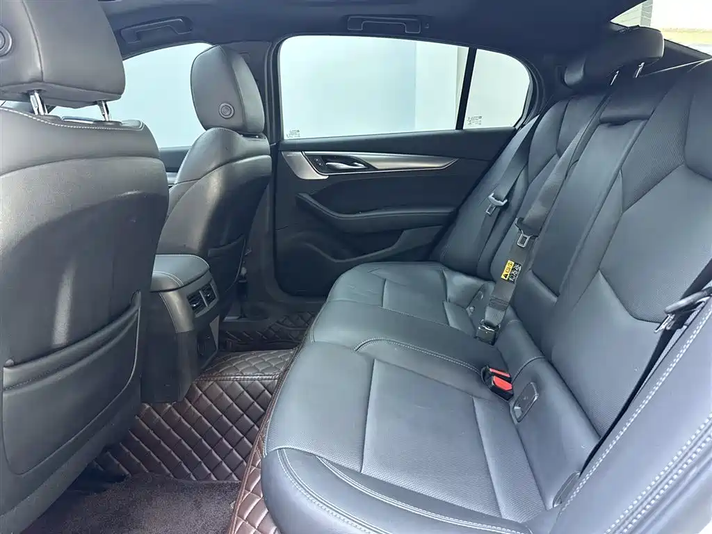 Cadillac CT5 — фото 8