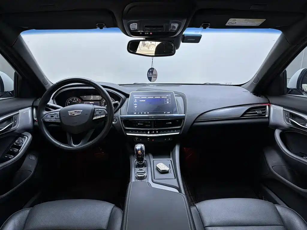 Cadillac CT5 — фото 9