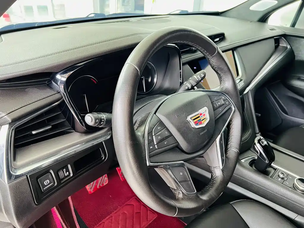 Cadillac XT5 — фото 8