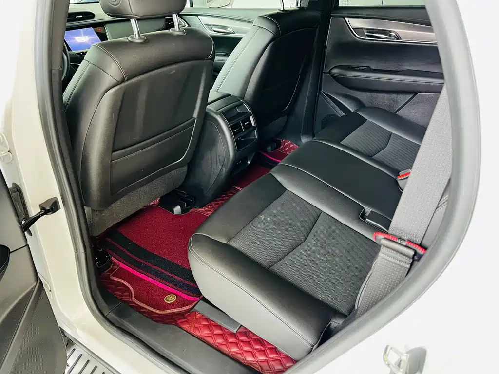 Cadillac XT5 — фото 10