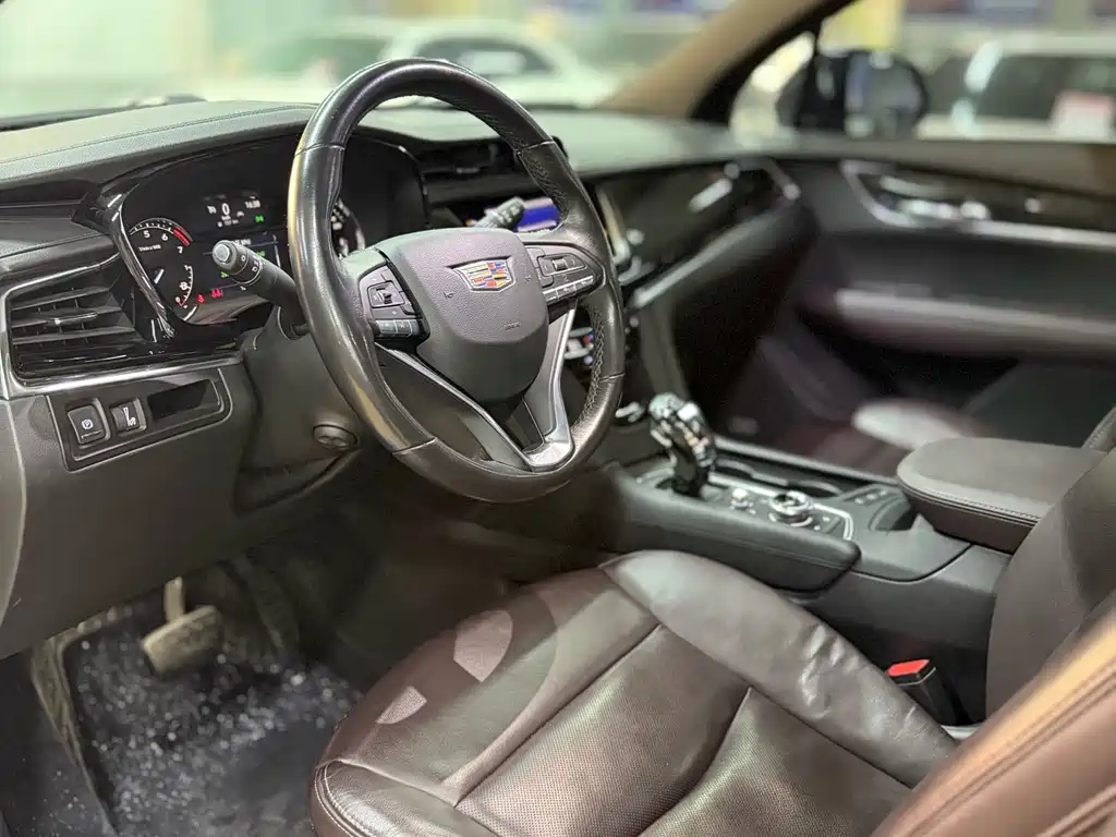 Cadillac XT6 — фото 15