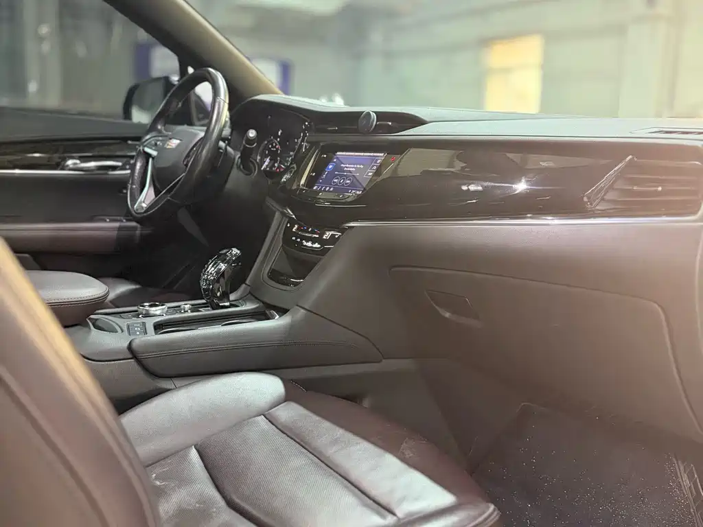 Cadillac XT6 — фото 18