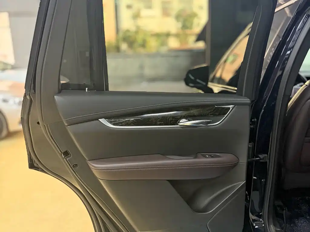 Cadillac XT6 — фото 22