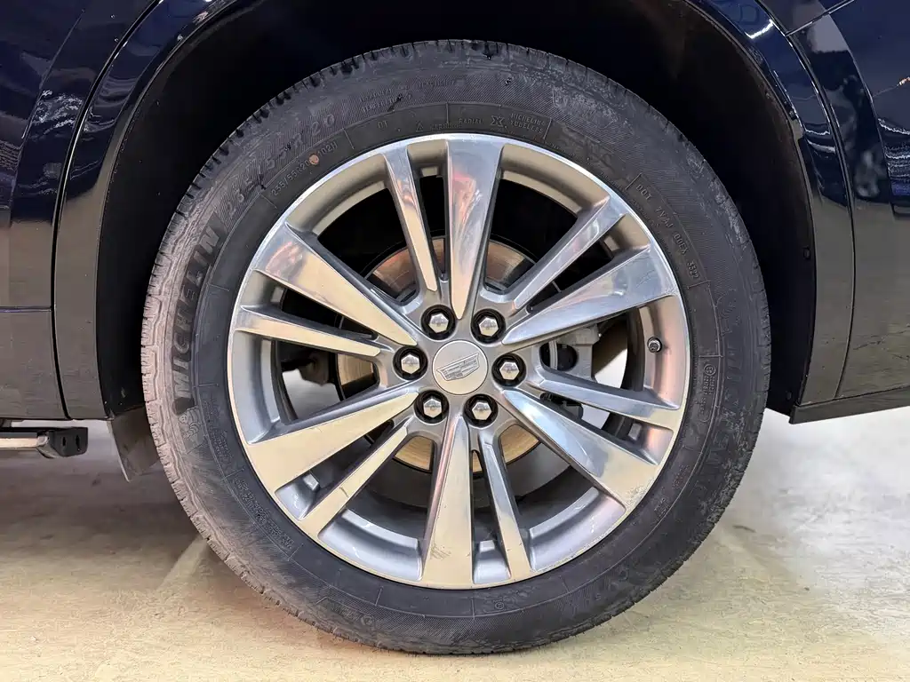 Cadillac XT6 — фото 34