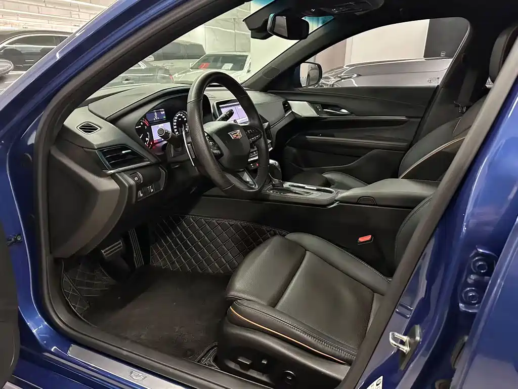 Cadillac CT4 — фото 4