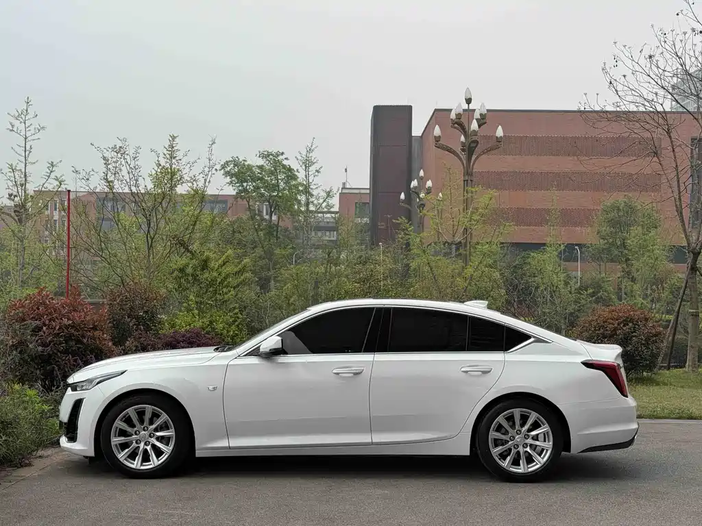 Cadillac CT5 — фото 23