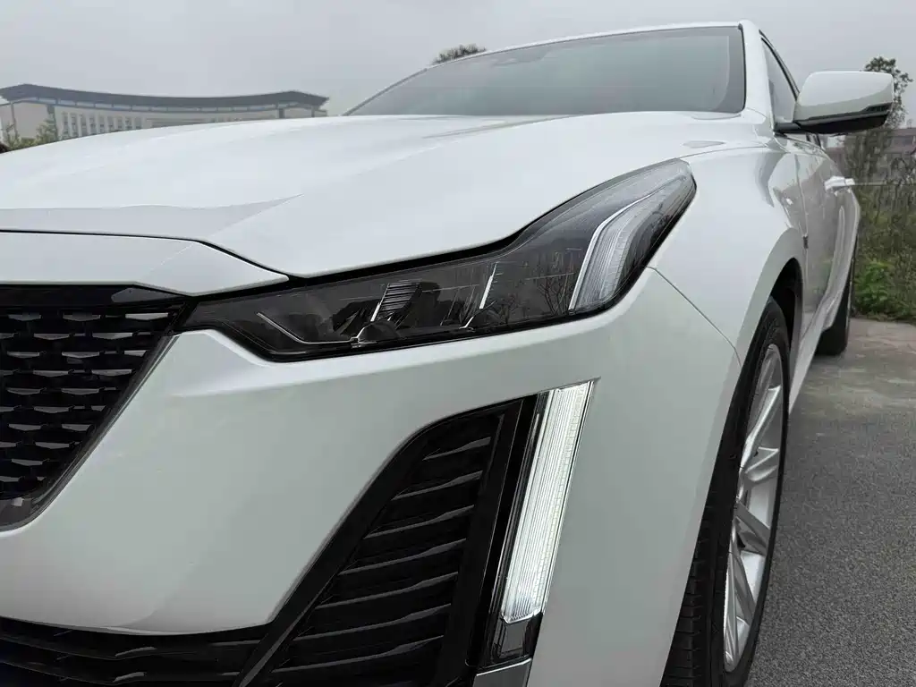 Cadillac CT5 — фото 31