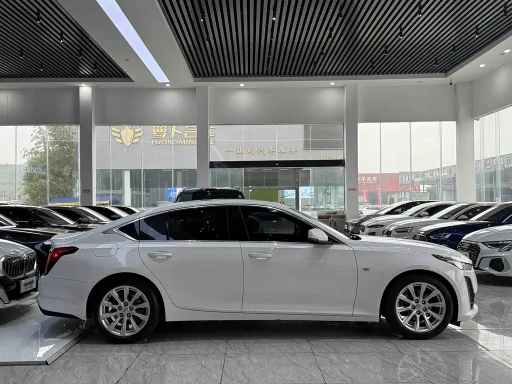 Cadillac CT5 — фото 7