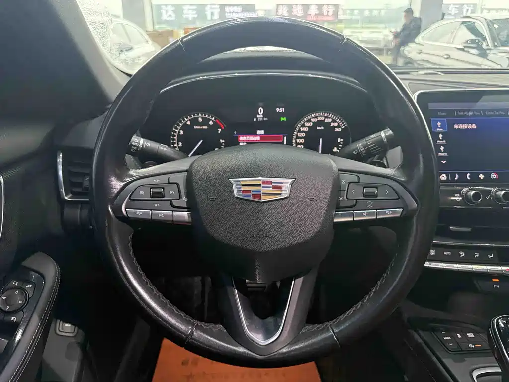 Cadillac CT5 — фото 8