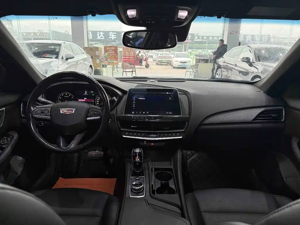 Cadillac CT5 — фото 9