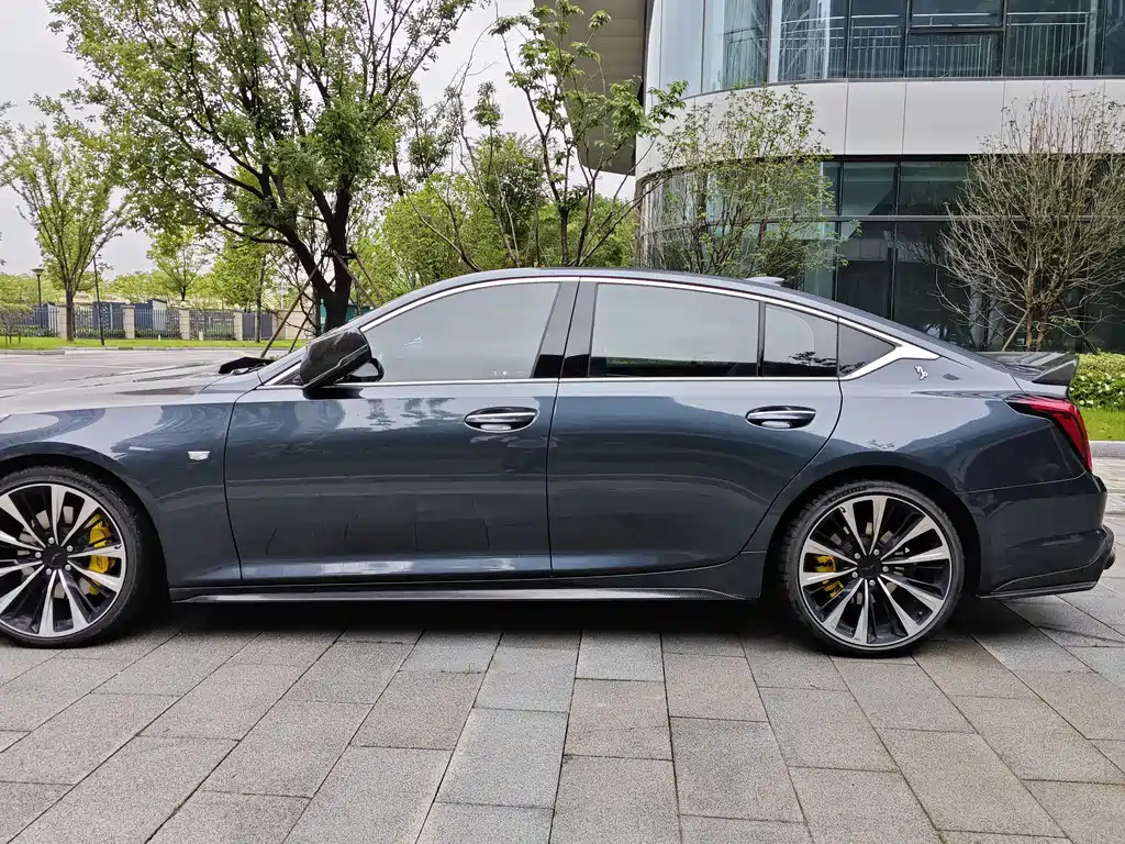 Cadillac CT5 — фото 4