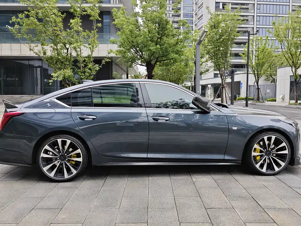 Cadillac CT5 — фото 8
