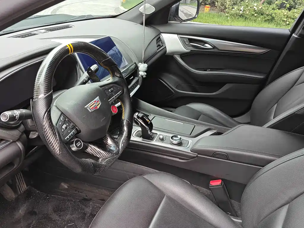 Cadillac CT5 — фото 9