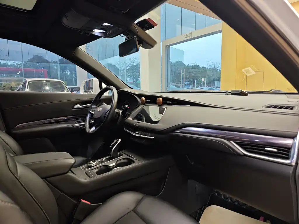 Cadillac XT4 — фото 33