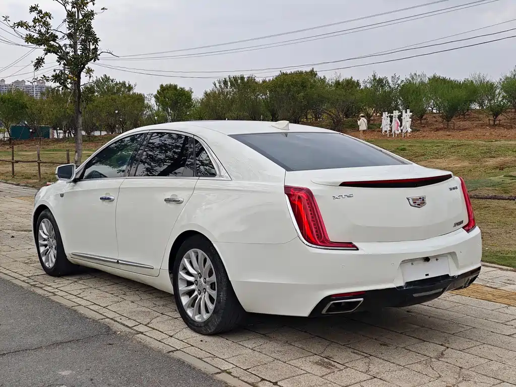 Cadillac XTS — фото 9