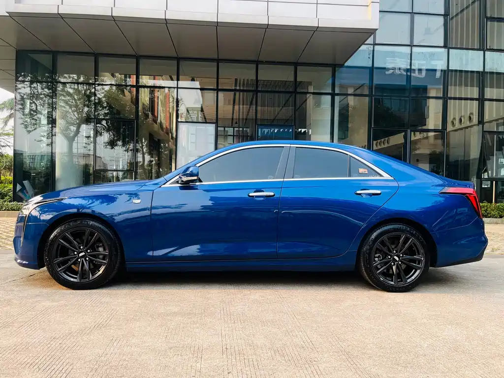 Cadillac CT4 — фото 7