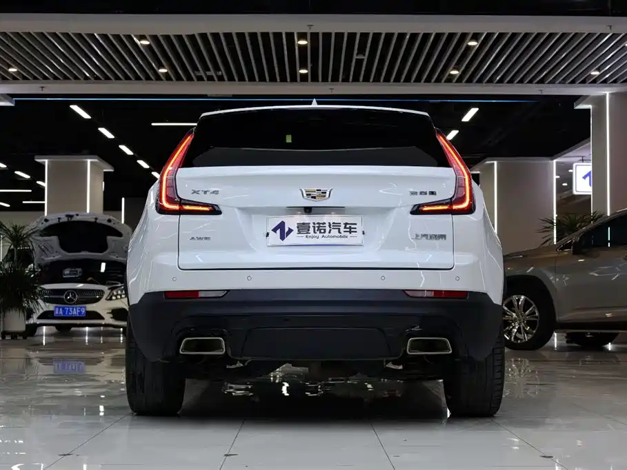 Cadillac XT4 — фото 6