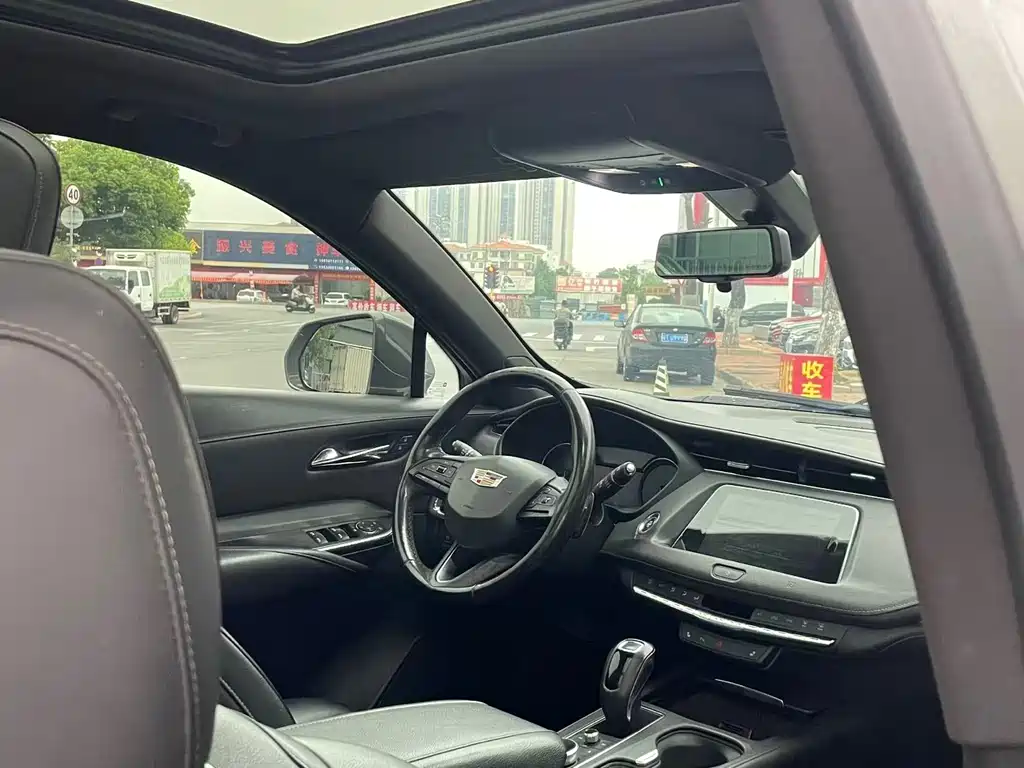 Cadillac XT4 — фото 6