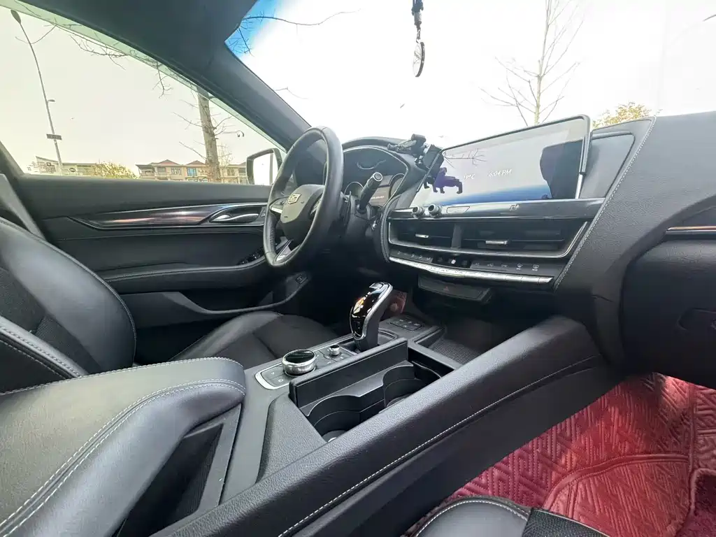 Cadillac CT5 — фото 9