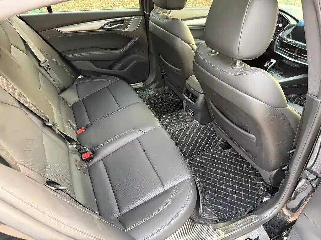 Cadillac CT5 — фото 13