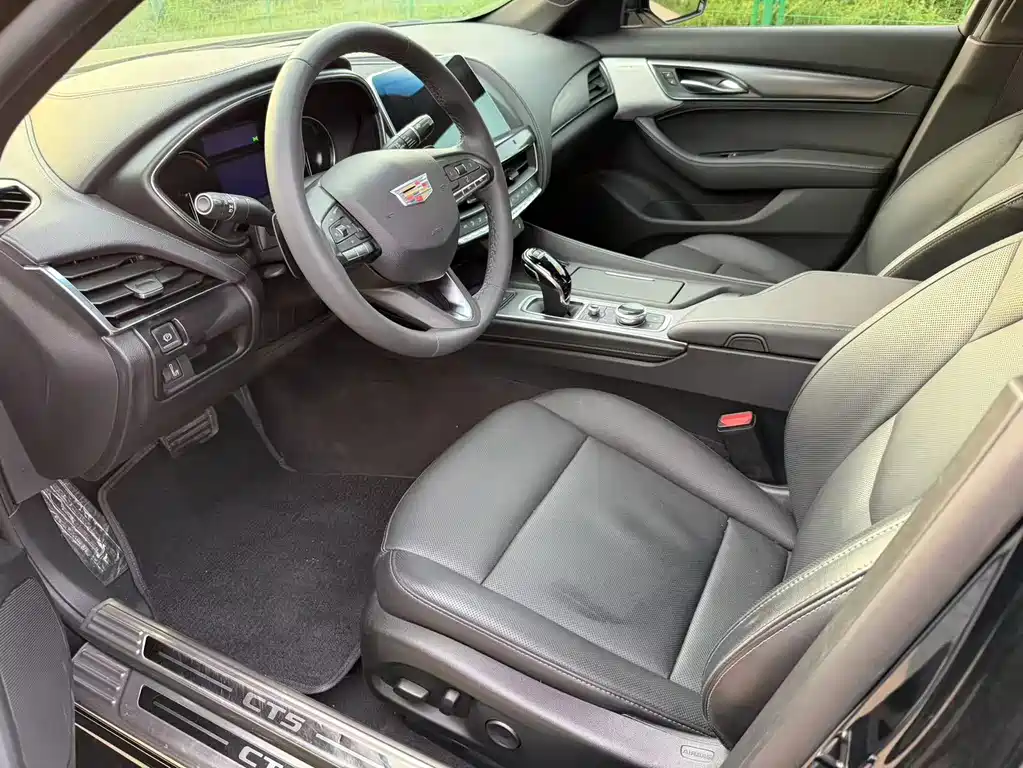 Cadillac CT5 — фото 6