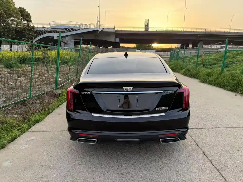 Cadillac CT5 — фото 9