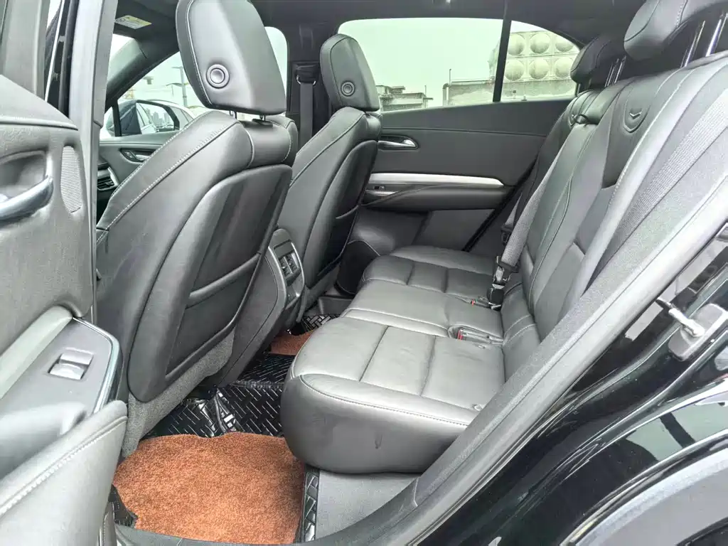 Cadillac XT4 — фото 6